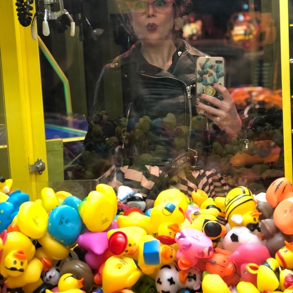 Meet your Posher, Bridget - Picture 3 of 4